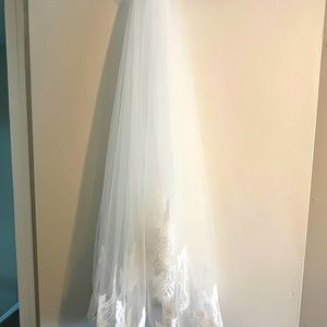 Brand new wedding veil with lace details